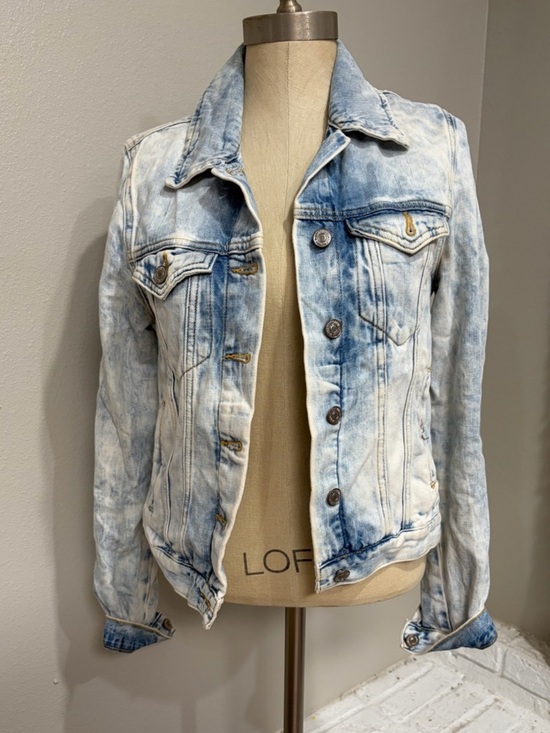 Forever 21 Jackets & Blazers - Forever 21 Light Wash Acid Denim Jacket - Blue